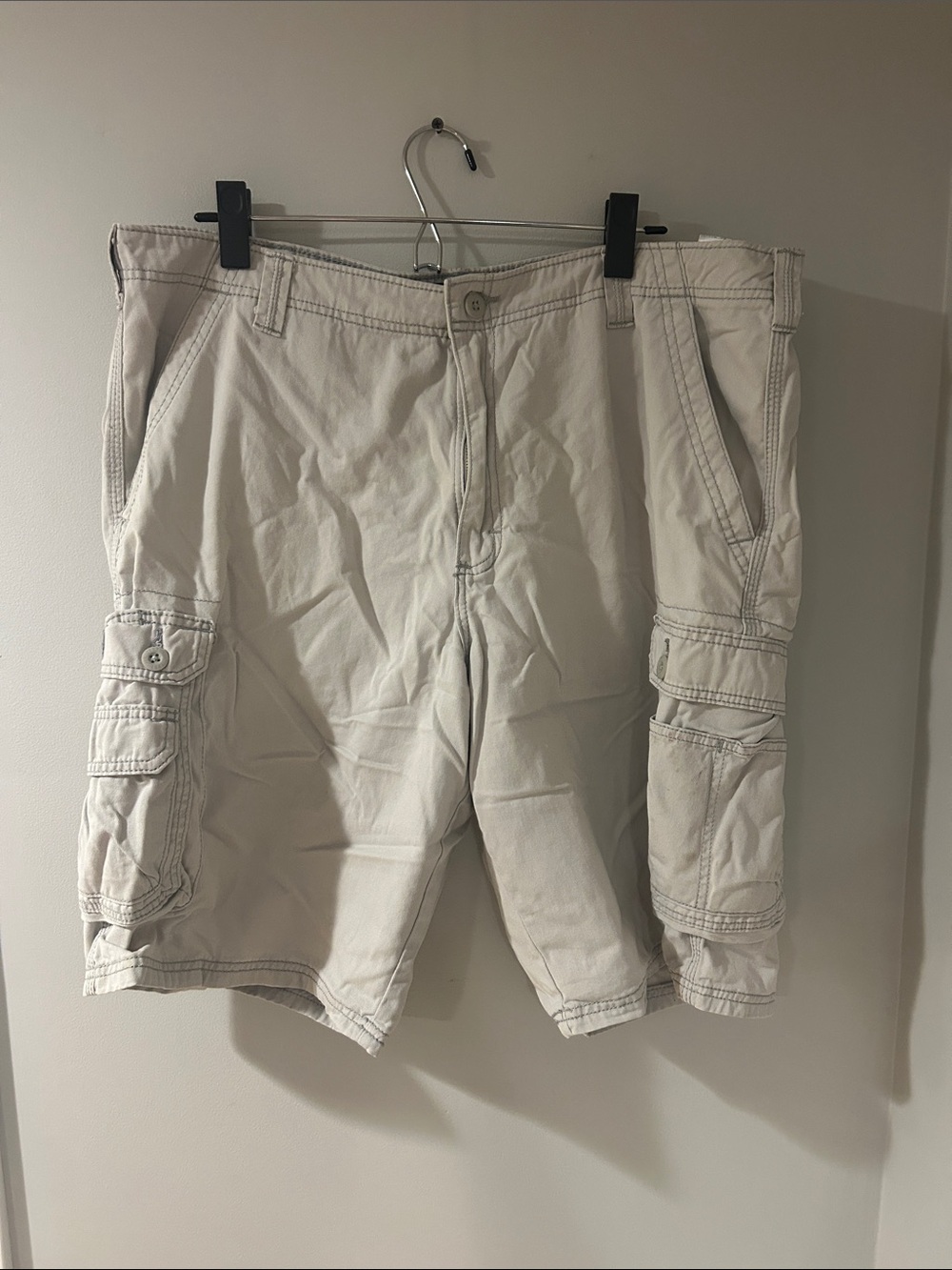 Men's Cream Cargo Shorts with Utility Pockets